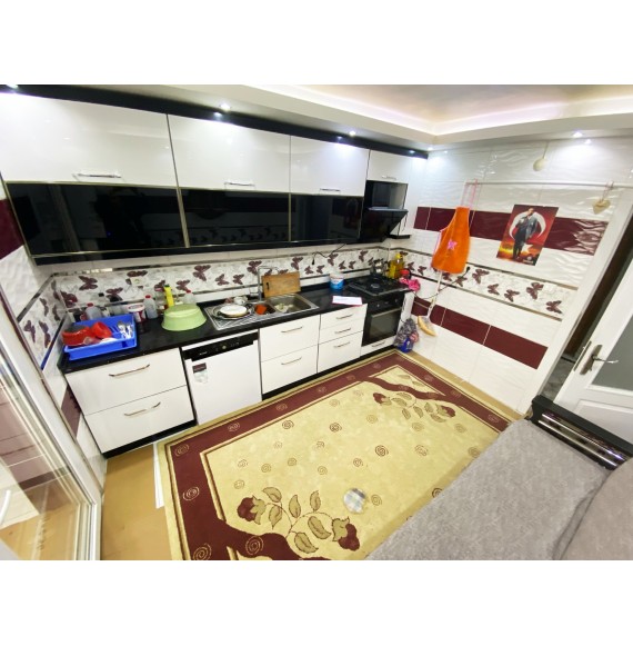 YAYLA'DA ASANSÖRLÜ 4+1 GENİŞ SATILIK DAİRE