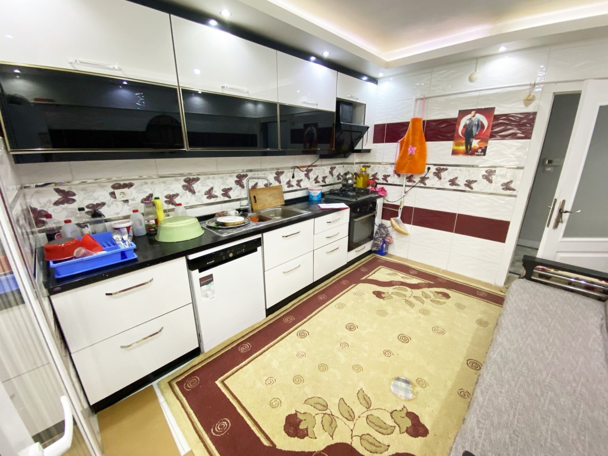 YAYLA'DA ASANSÖRLÜ 4+1...