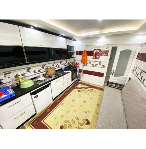 YAYLA'DA ASANSÖRLÜ 4+1 GENİŞ SATILIK DAİRE