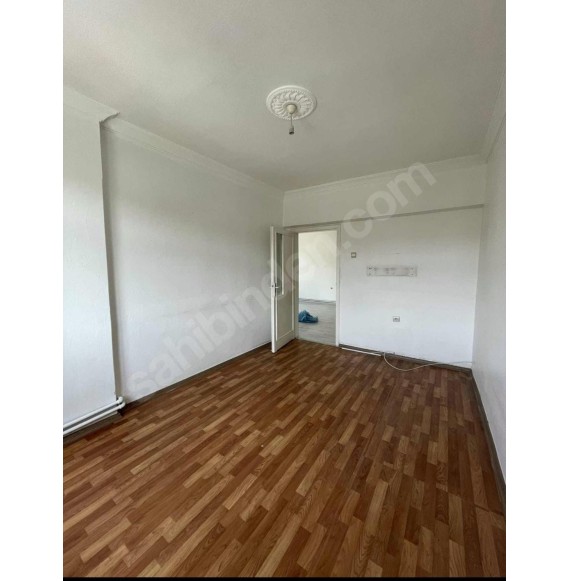 19MAYIS'TA MASRAFSIZ GENİŞ 3+1 ÜST KAT DAİRE