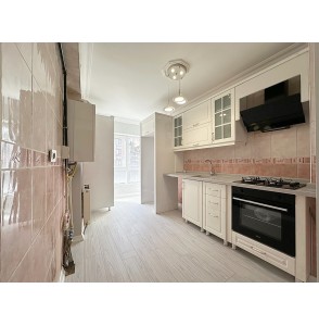 YAYLA'DA ASANSÖRLÜ GENİŞ 3+1 ARA KATTA SATILIK DAİRE