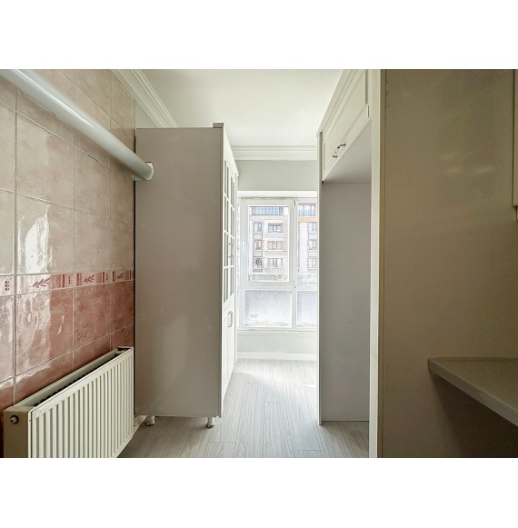 YAYLA'DA ASANSÖRLÜ GENİŞ 3+1 ARA KATTA SATILIK DAİRE