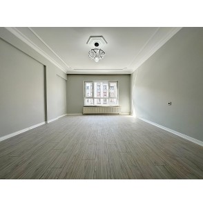 YAYLA'DA ASANSÖRLÜ GENİŞ 3+1 ARA KATTA SATILIK DAİRE