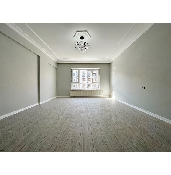 YAYLA'DA ASANSÖRLÜ GENİŞ 3+1 ARA KATTA SATILIK DAİRE