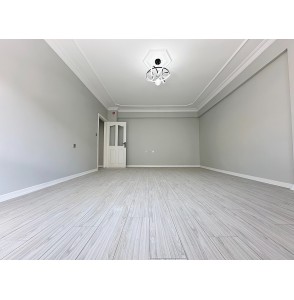 YAYLA'DA ASANSÖRLÜ GENİŞ 3+1 ARA KATTA SATILIK DAİRE