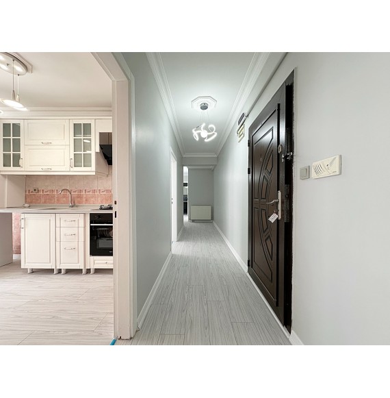 YAYLA'DA ASANSÖRLÜ GENİŞ 3+1 ARA KATTA SATILIK DAİRE