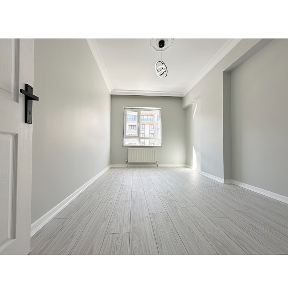 YAYLA'DA ASANSÖRLÜ GENİŞ 3+1 ARA KATTA SATILIK DAİRE