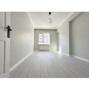 YAYLA'DA ASANSÖRLÜ GENİŞ 3+1 ARA KATTA SATILIK DAİRE