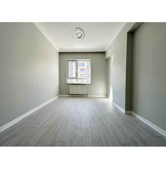 YAYLA'DA ASANSÖRLÜ GENİŞ 3+1 ARA KATTA SATILIK DAİRE