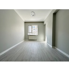 YAYLA'DA ASANSÖRLÜ GENİŞ 3+1 ARA KATTA SATILIK DAİRE