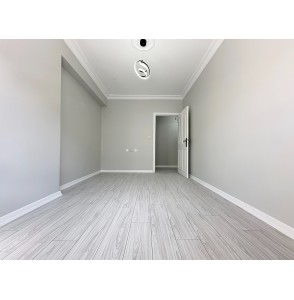 YAYLA'DA ASANSÖRLÜ GENİŞ 3+1 ARA KATTA SATILIK DAİRE