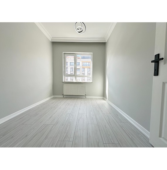 YAYLA'DA ASANSÖRLÜ GENİŞ 3+1 ARA KATTA SATILIK DAİRE