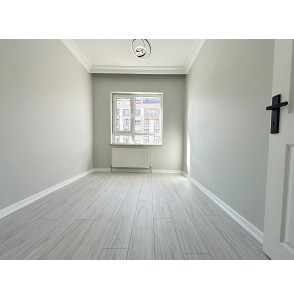 YAYLA'DA ASANSÖRLÜ GENİŞ 3+1 ARA KATTA SATILIK DAİRE