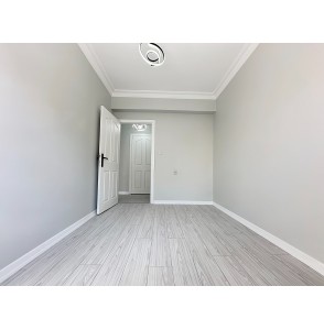 YAYLA'DA ASANSÖRLÜ GENİŞ 3+1 ARA KATTA SATILIK DAİRE