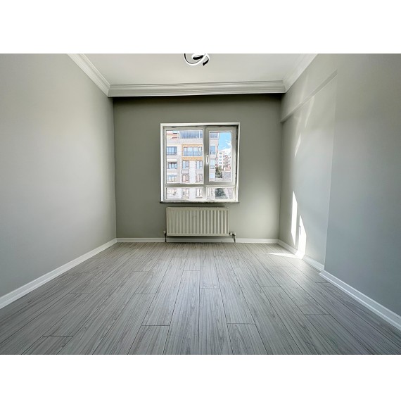 YAYLA'DA ASANSÖRLÜ GENİŞ 3+1 ARA KATTA SATILIK DAİRE