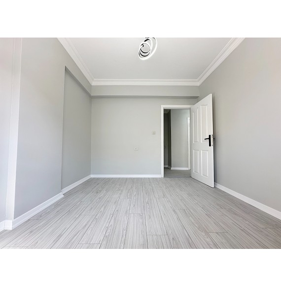 YAYLA'DA ASANSÖRLÜ GENİŞ 3+1 ARA KATTA SATILIK DAİRE