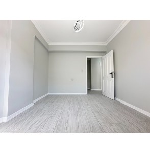 YAYLA'DA ASANSÖRLÜ GENİŞ 3+1 ARA KATTA SATILIK DAİRE