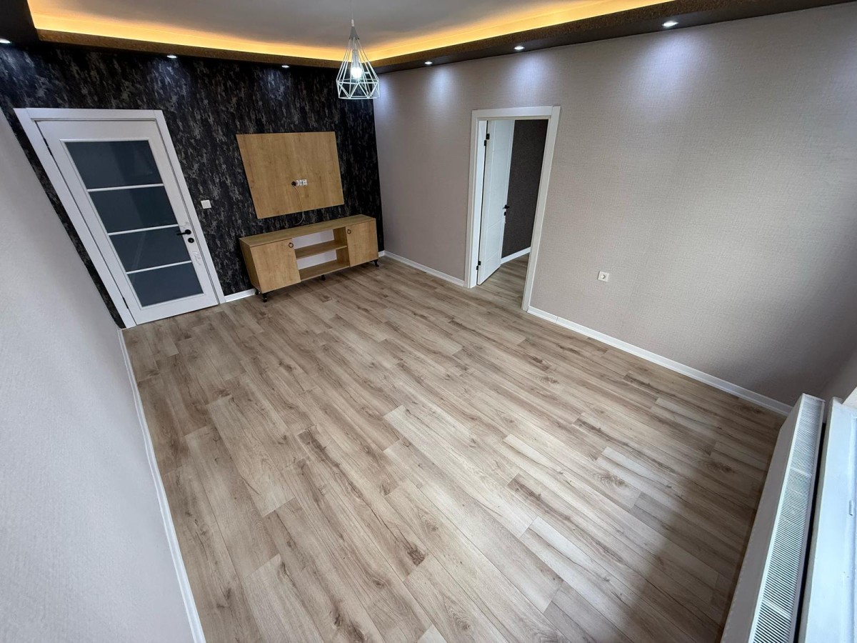 İNCİRLİ'DE CADDE YAKINI 3+1...