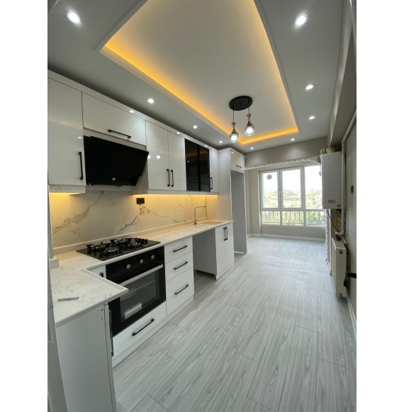 BADEMLİK'TE FUL YAPILI 3+1 GENİŞ DAİRE