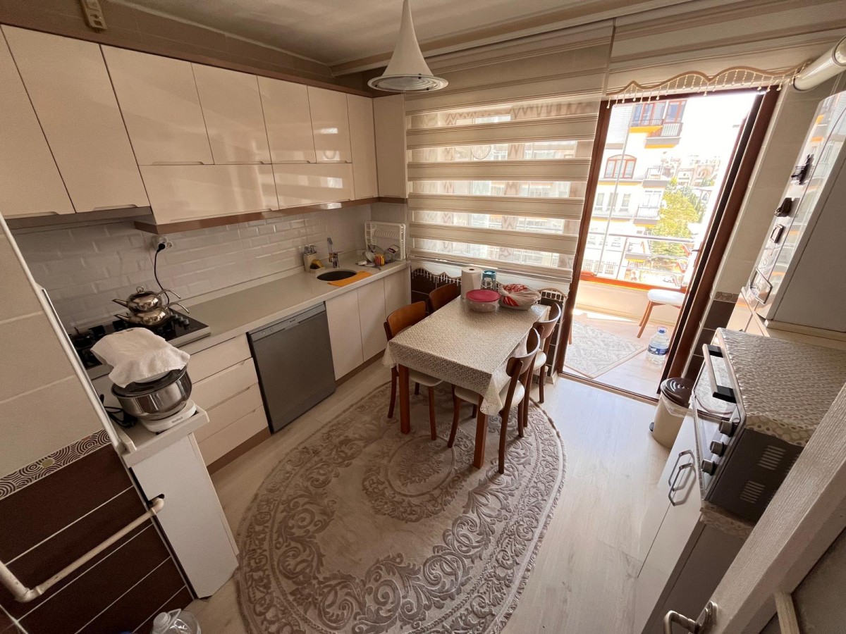 ATAPARK'TA 2+1 GENİŞ YAPILI...