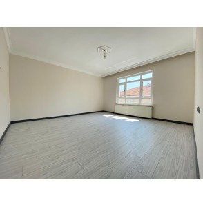 YAYLA'DA 3+1 GENİŞ MASRAFSIZ YAPILI SATILIK DAİRE