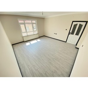 YAYLA'DA 3+1 GENİŞ MASRAFSIZ YAPILI SATILIK DAİRE