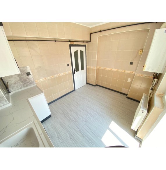 YAYLA'DA 3+1 GENİŞ MASRAFSIZ YAPILI SATILIK DAİRE