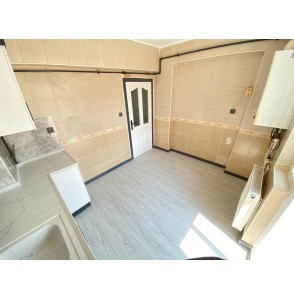 YAYLA'DA 3+1 GENİŞ MASRAFSIZ YAPILI SATILIK DAİRE