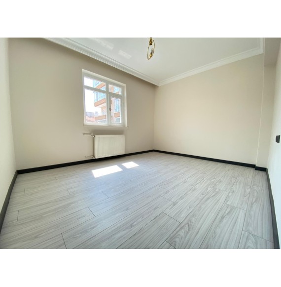 YAYLA'DA 3+1 GENİŞ MASRAFSIZ YAPILI SATILIK DAİRE