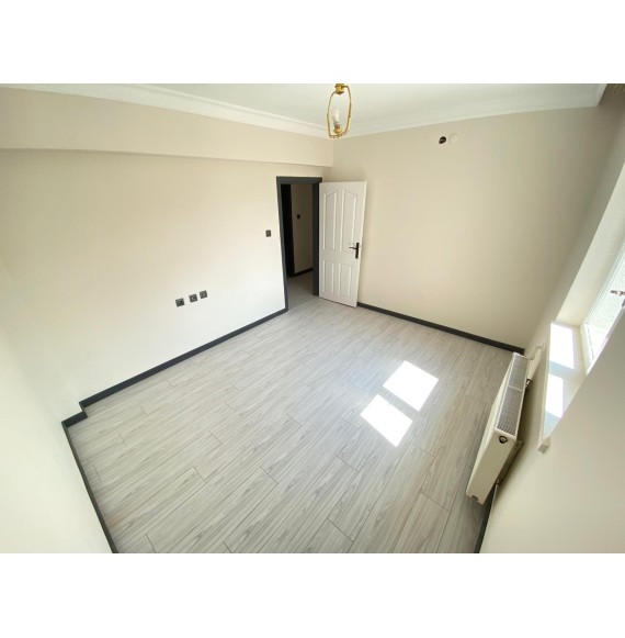 YAYLA'DA 3+1 GENİŞ MASRAFSIZ YAPILI SATILIK DAİRE