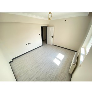 YAYLA'DA 3+1 GENİŞ MASRAFSIZ YAPILI SATILIK DAİRE