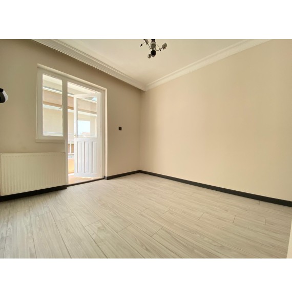 YAYLA'DA 3+1 GENİŞ MASRAFSIZ YAPILI SATILIK DAİRE