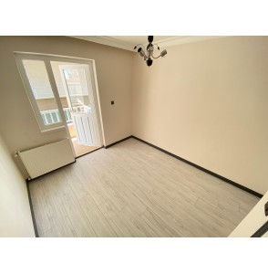 YAYLA'DA 3+1 GENİŞ MASRAFSIZ YAPILI SATILIK DAİRE