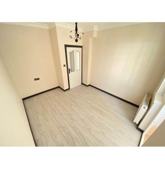 YAYLA'DA 3+1 GENİŞ MASRAFSIZ YAPILI SATILIK DAİRE