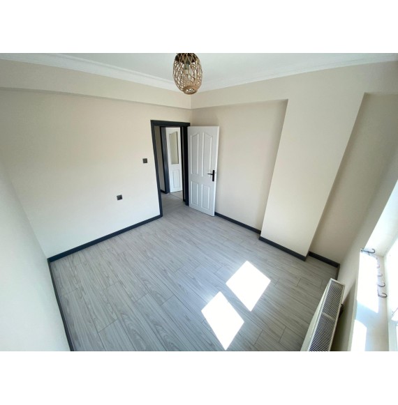 YAYLA'DA 3+1 GENİŞ MASRAFSIZ YAPILI SATILIK DAİRE