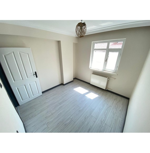 YAYLA'DA 3+1 GENİŞ MASRAFSIZ YAPILI SATILIK DAİRE