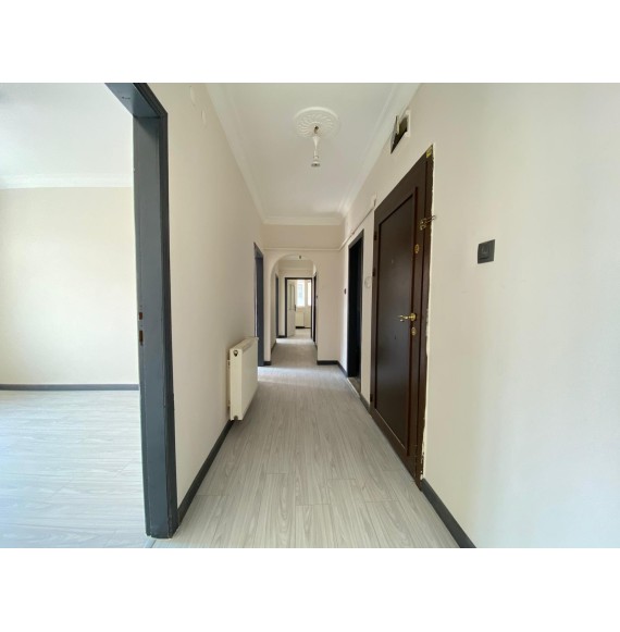 YAYLA'DA 3+1 GENİŞ MASRAFSIZ YAPILI SATILIK DAİRE