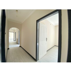 YAYLA'DA 3+1 GENİŞ MASRAFSIZ YAPILI SATILIK DAİRE