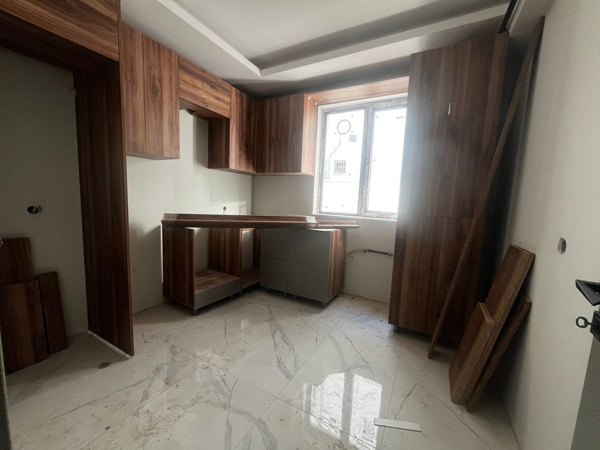 AYVALI CADDE ÜZERİ SIFIR...