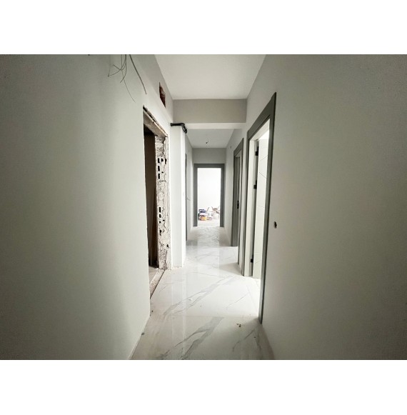 AYVALI CADDE ÜZERİ SIFIR BİNADA 2+1 DAİRE