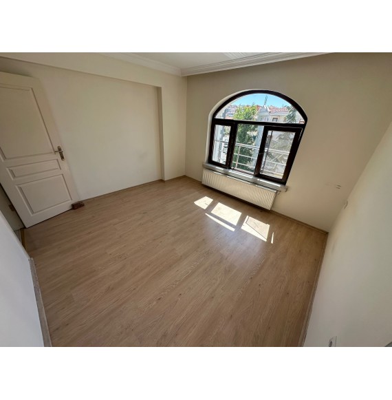 19 MAYIS CADDESİ YAKINI 3+1 GENİŞ MASRAFSIZ YAPILI DAİRE