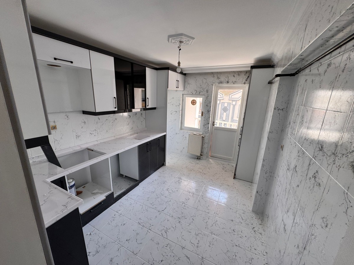 ESERTEPE'DE ÇİFT BALKONLU...