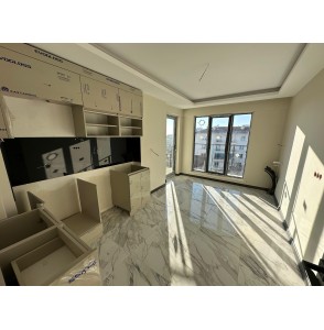 ANA CADDE ÜZERİ SIFIR BİNADA 2+1 LÜKS YAPILI DAİRE