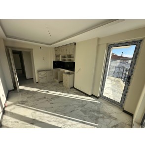 ANA CADDE ÜZERİ SIFIR BİNADA 2+1 LÜKS YAPILI DAİRE