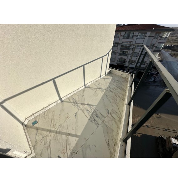 ANA CADDE ÜZERİ SIFIR BİNADA 2+1 LÜKS YAPILI DAİRE