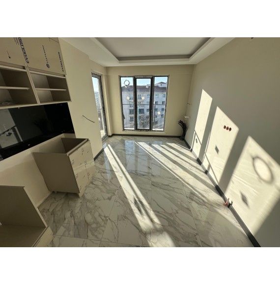 ANA CADDE ÜZERİ SIFIR BİNADA 2+1 LÜKS YAPILI DAİRE