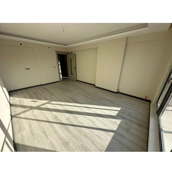 ANA CADDE ÜZERİ SIFIR BİNADA 2+1 LÜKS YAPILI DAİRE