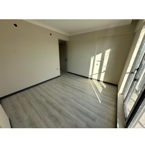 ANA CADDE ÜZERİ SIFIR BİNADA 2+1 LÜKS YAPILI DAİRE