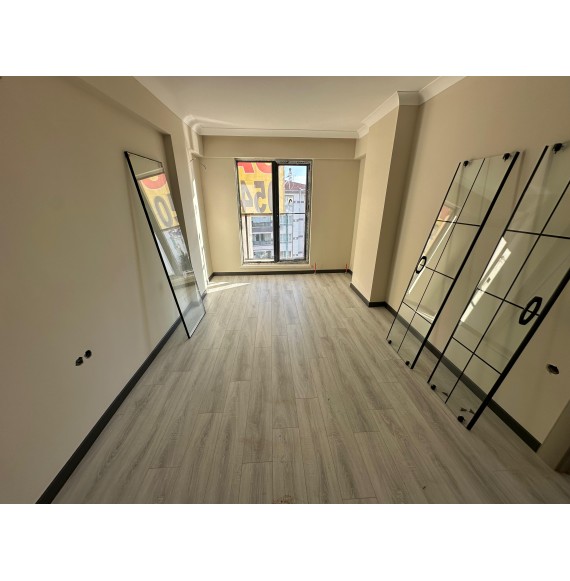 ANA CADDE ÜZERİ SIFIR BİNADA 2+1 LÜKS YAPILI DAİRE