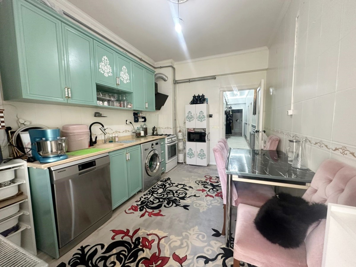 SEVAL CADDESİ ÜZERİNDE...